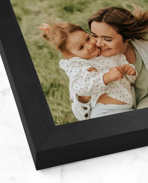 Cornice in legno nera