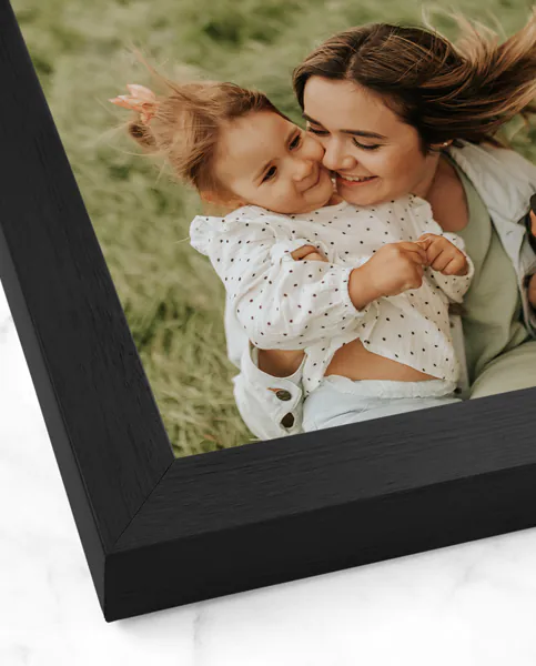 Cornice in legno nera