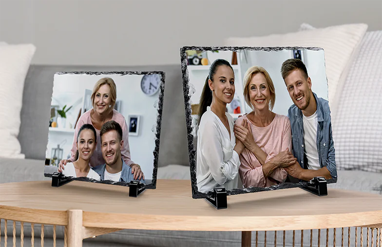 Ardesia Fotografica in Pietra|Ardesia in pietra con foto di famiglia|vista laterale dell'ardesia in pietra con bambino, mamma e papà|due giovani stampati su una pietra|Regalo personalizzato Pietra con immagine stampata