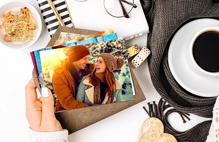 Pila di stampe fotografiche personalizzate dal servizio di stampa fotografica online di Printerpix