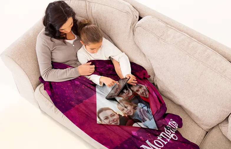 Foto personalizzate per la Festa della Mamma di Printerpix in coperta da Piccola a Queen