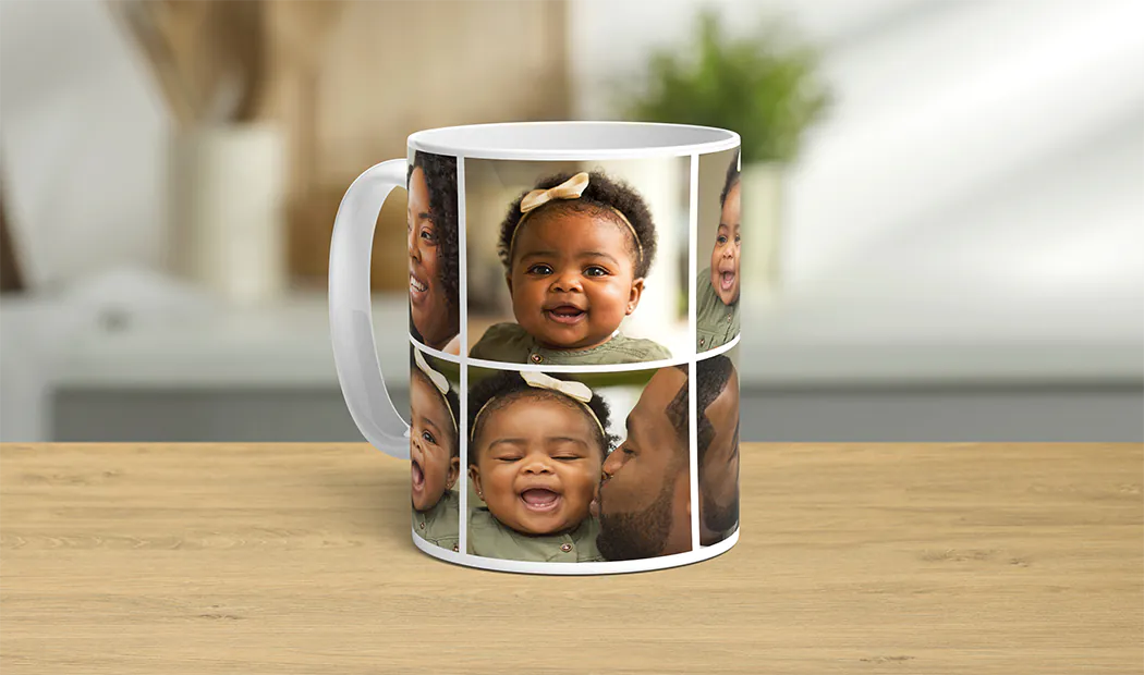 Tazze collage di foto di Printerpix|Tazza personalizzata con collage di foto della coppia e del loro bambino di Printerpix|Primo piano di tazza fotografica personalizzata con un collage di foto di famiglia e testo|Primo piano di tazza con collage di foto di una giovane coppia|Ragazza che tiene una tazza con design collage di foto di coppia|Due tazze fotografiche personalizzate con immagini e testo a tema romantico e familiare