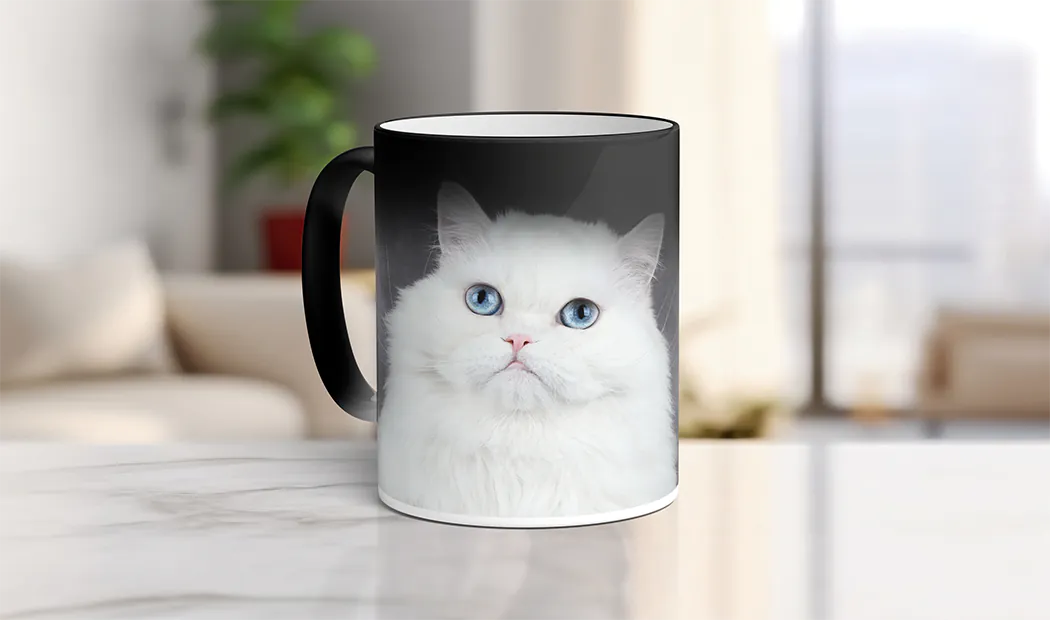 Tazza magica personalizzata di Printerpix che cambia con il calore e rivela la foto personalizzata della coppia