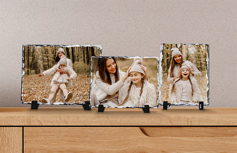 Ardesia Fotografica in Pietra|Ardesia in pietra con foto di famiglia|vista laterale dell'ardesia in pietra con bambino, mamma e papà|due giovani stampati su una pietra|Regalo personalizzato Pietra con immagine stampata