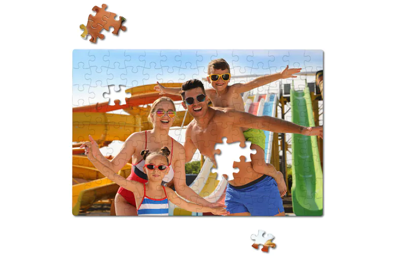 Io sono tuo padre puzzle di cartone sul tavolo