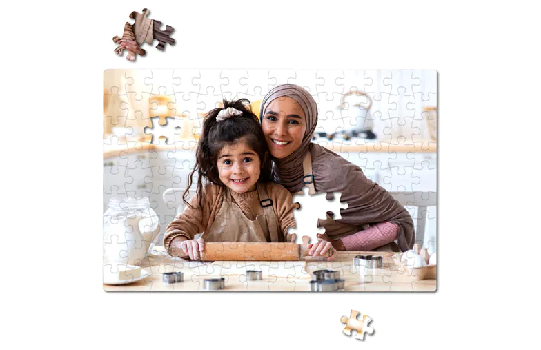 Puzzle personalizzato: Mamma e figlia che cucinano, sorrisi e mattarello infarinato. Un ricordo unico!