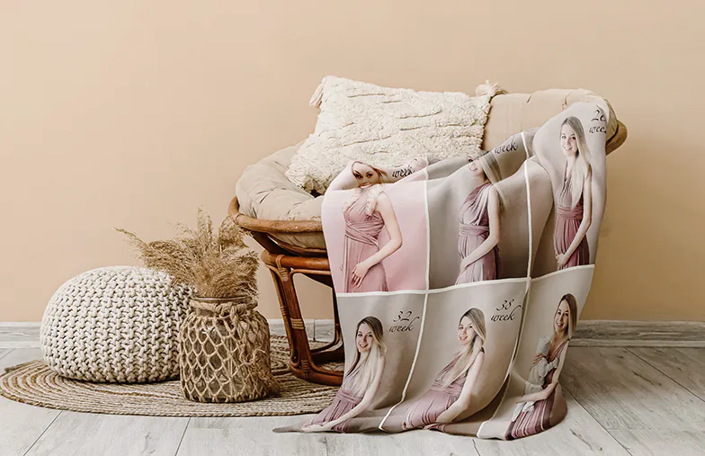 Coperta Fotografica Tocco di Vison di Printerpix|Coperte Fotografiche|Grande coperta fotografica su letto matrimoniale con foto di ragazza|Immagine della coperta fotografica con confronto delle dimensioni|Immagine collage in bianco e nero della coperta fotografica