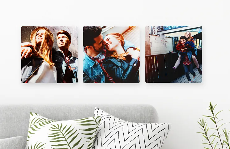 Stampe su pannelli metallici di Printerpix|Quattro stampe fotografiche su pannelli metallici con foto di neonati|nove stampe fotografiche su pannelli metallici con foto di famiglia|tre stampe fotografiche su pannelli metallici con foto di paesaggi|quattro stampe fotografiche su pannelli metallici con foto di vacanze|Donna che tiene due stampe fotografiche di matrimonio su metallo