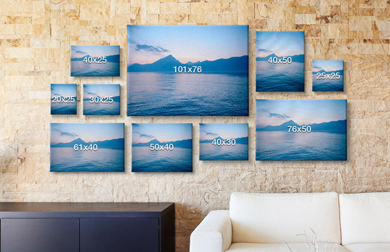 Collage di foto delle vacanze su stampa su tela appesa al muro