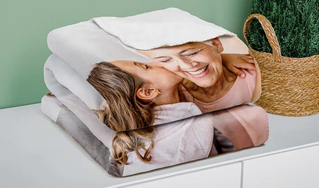 Grande coperta fotografica su letto matrimoniale con foto di ragazza
