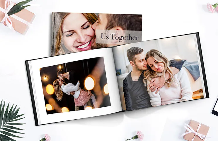 Album fotografico personalizzato con immagini romantiche di una coppia e copertina fotografica
