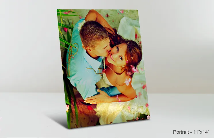 dito che indica la stampa metallica della natura