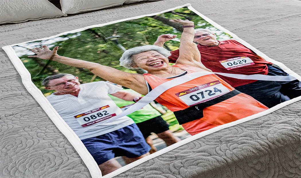 Grande coperta fotografica su letto matrimoniale con foto di ragazza