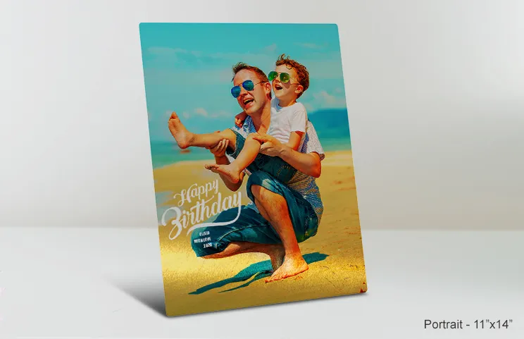 dito che indica la stampa su metallo della natura