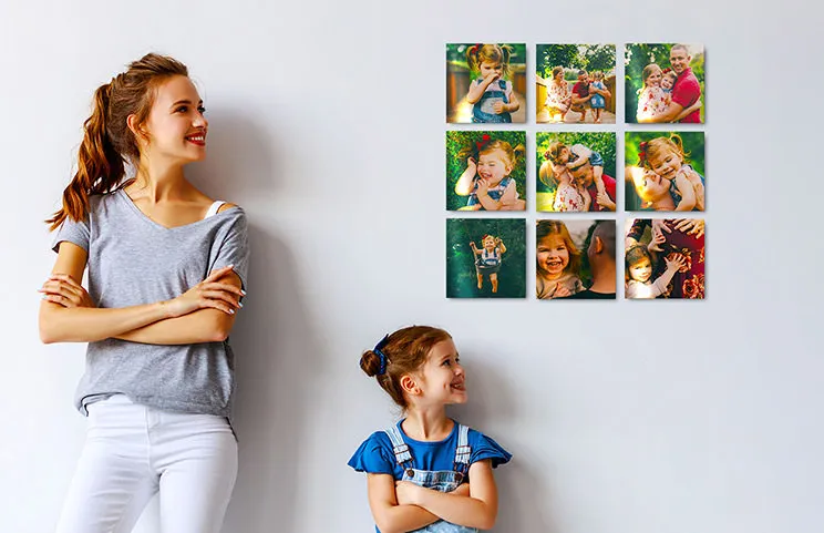 nove stampe fotografiche su pannelli metallici con foto di famiglia