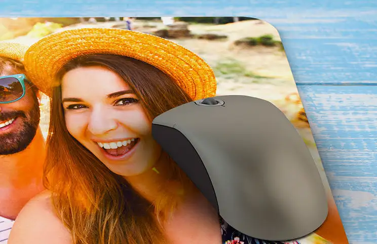 Tappetino per mouse personalizzato con una coppia felice, foto delle vacanze estive. Design unico, la tua foto!