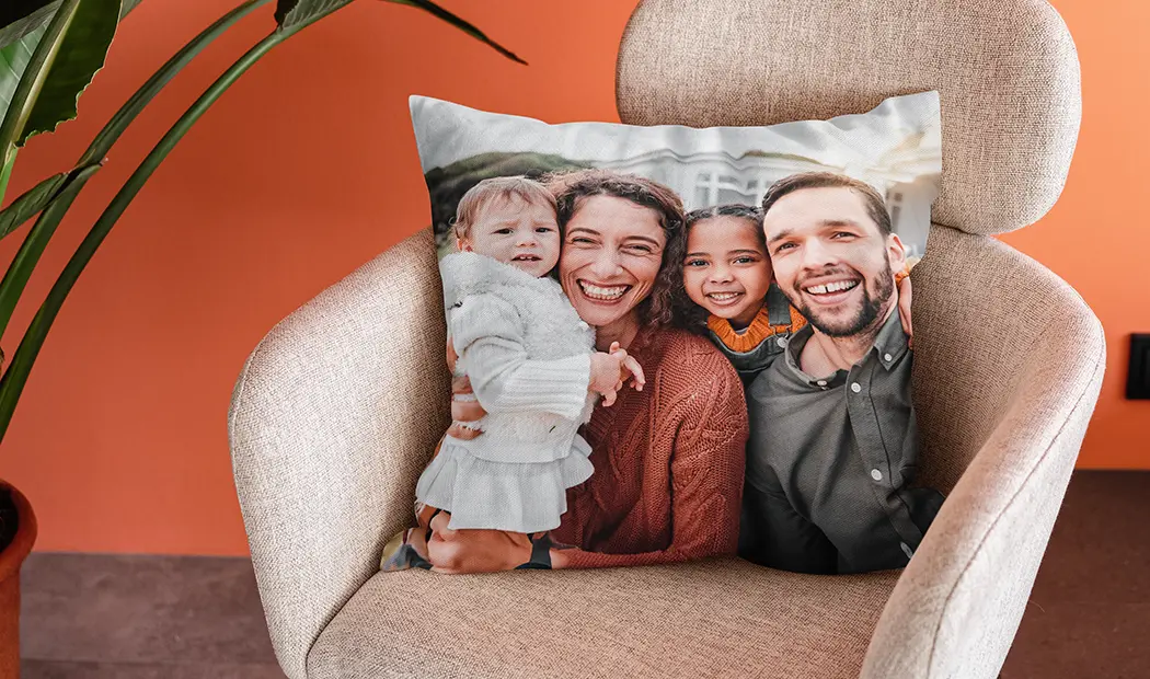 Cuscino personalizzato con due amici, stampa di alta qualità su tessuto premium. Completamente personalizzabile!