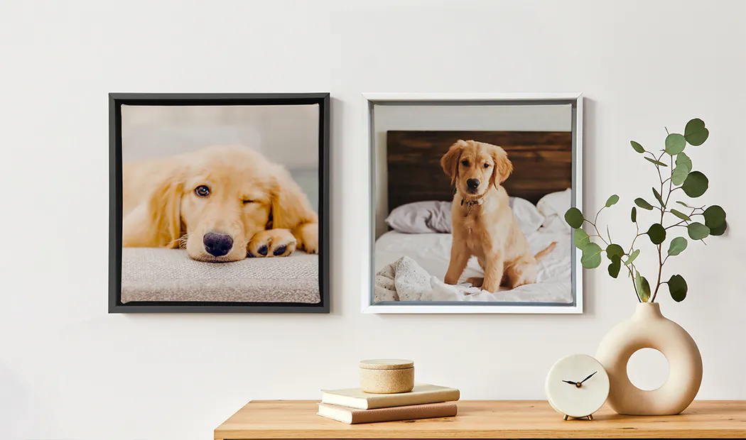 madre che bacia affettuosamente il suo piccolo figlio su una stampa su tela