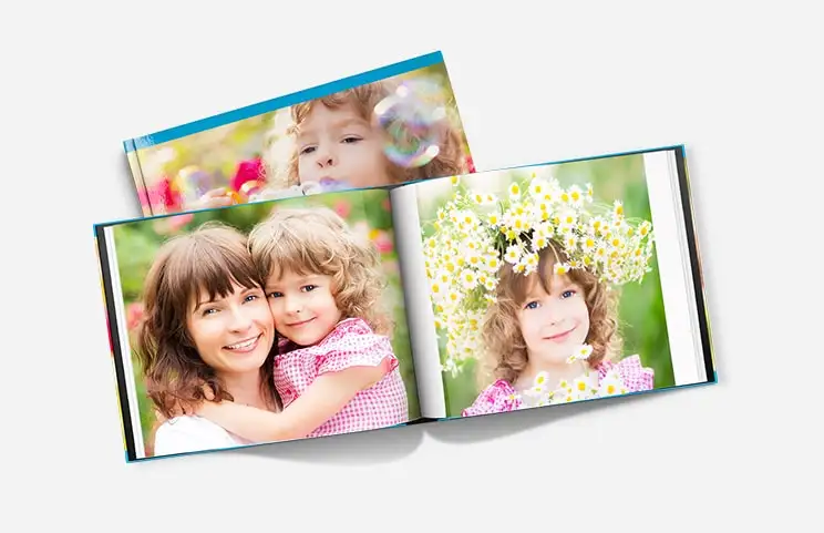 Album fotografico con copertina rigida nella libreria