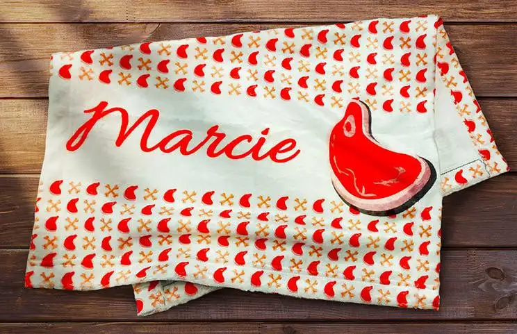 Coperta per cani personalizzata piegata con nome del cane e immagine di cibo per cani