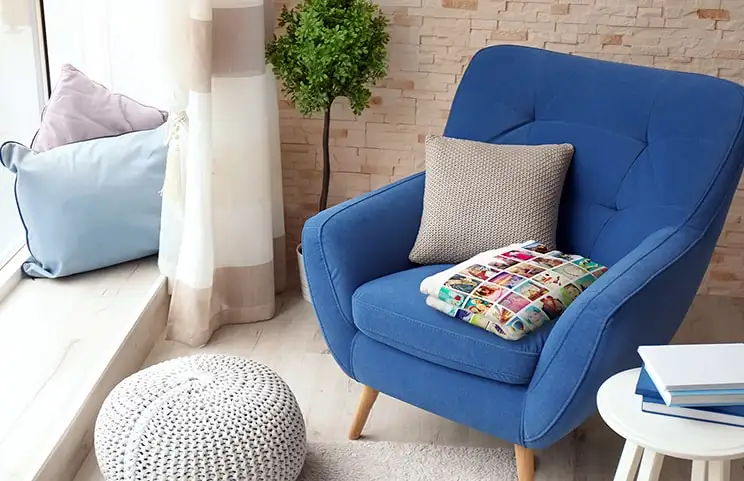 Coperta personalizzata toque di vison piegata con collage di piccole foto delle vacanze