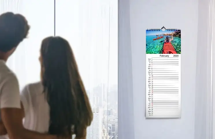 Foto di bambino con design a tema natalizio sul calendario personalizzato di Printerpix