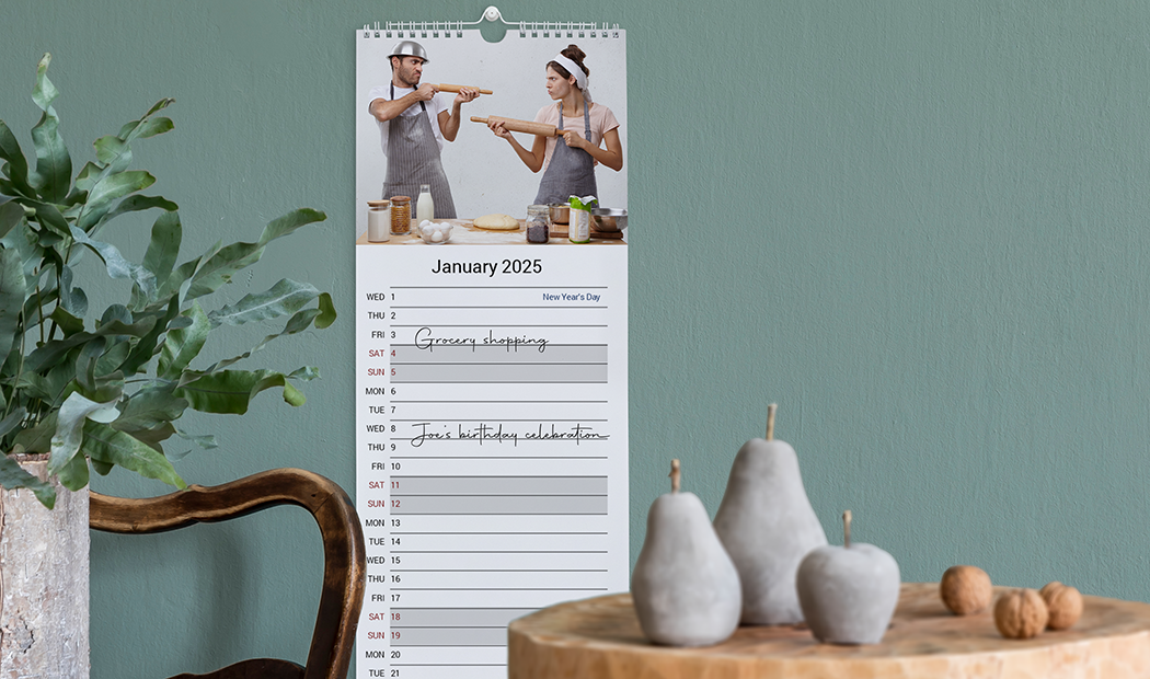 Calendario da parete personalizzato 2025: foto di coppia giocosa, vista di gennaio, spazio per i tuoi eventi.