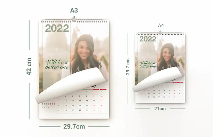 Foto di cani su calendario fotografico di design personalizzato appeso al muro