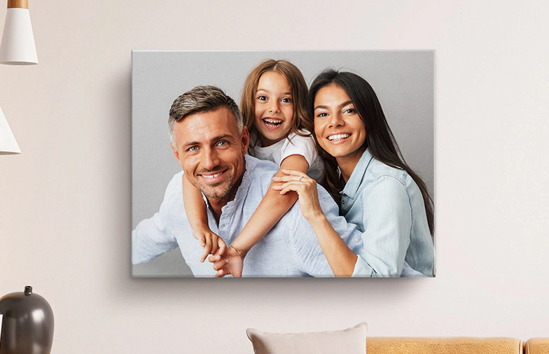 Stampe su Tela: Trasforma le tue foto in splendide opere d'arte murale di alta qualità con le nostre stampe su tela. Facili da creare, ancora più facili da amare.